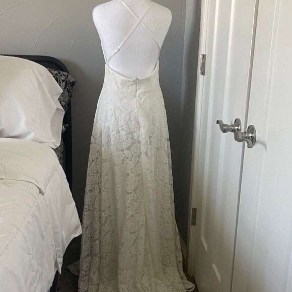 Beautiful lace wedding dress - Picture 2 of 4